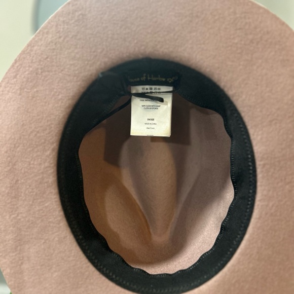 Lot of Four Fall Hats - Picture 8 of 16